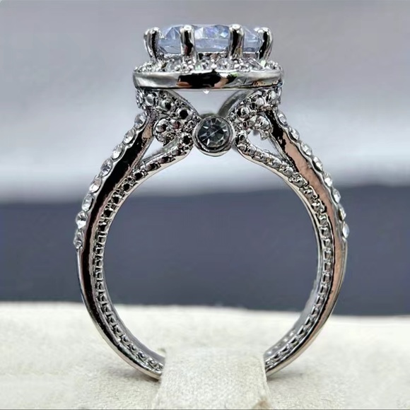 Ring - Picture 3 of 6